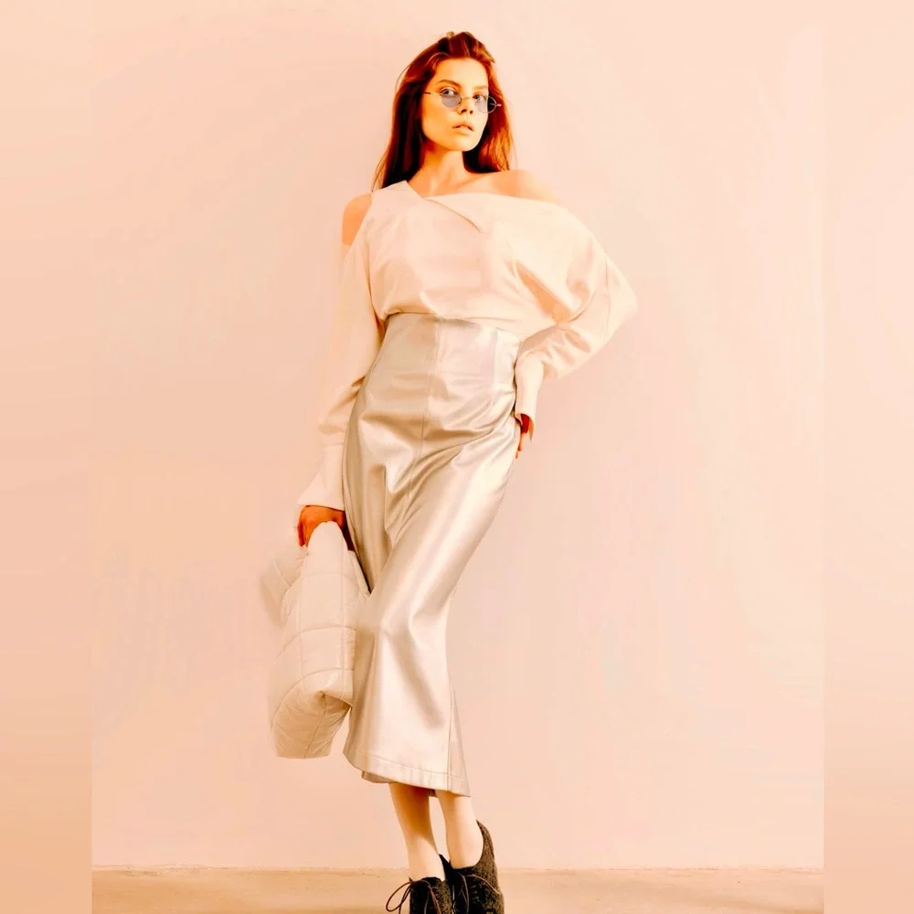 High-Waisted Cream Pencil Skirt with Front Slit - Picture 2 of 4